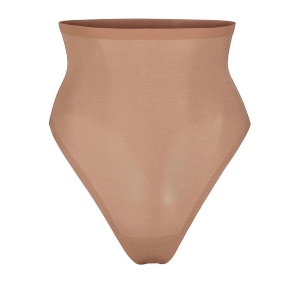 SKIMS Thong - Picture 3 of 6